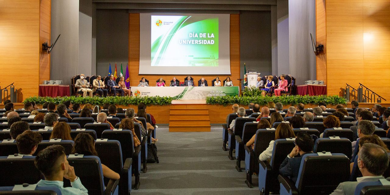 La UJA reconoce el trabajo de su alumnado y su personal en el Día de la Universidad, coincidiendo con la celebración de su 29 aniversario