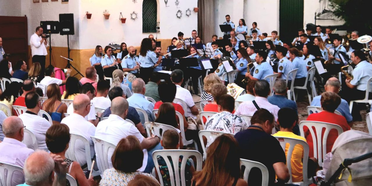 La Agrupación Musical Maestro Alfredo Martos interpreta el preludio musical de la Feria de Linares 2022