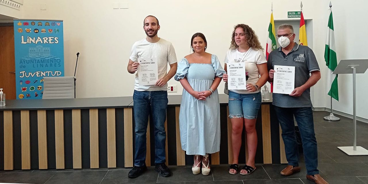 17 alumnos y alumnas culminan en Linares un curso de lengua de signos