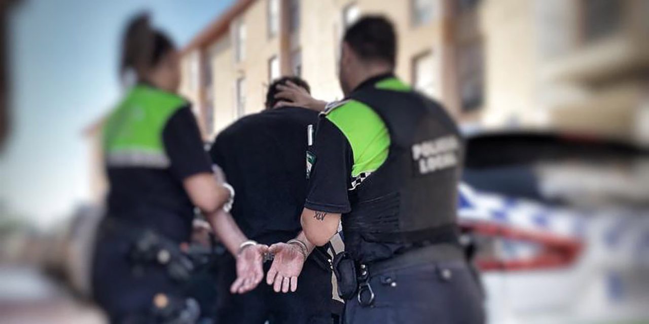 SUCESOS | La Policía Local de Linares detiene a un hombre por un presunto delito de violencia de género