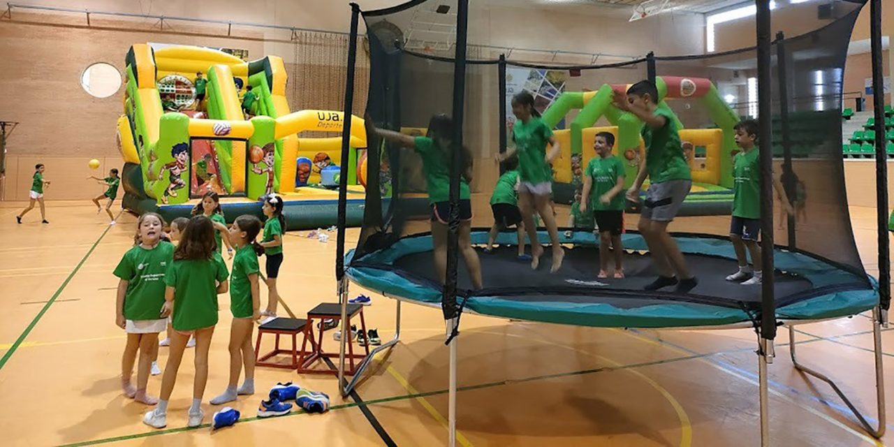 Hijos e hijas de miembros de la comunidad universitaria participan en las Escuelas Deportivas ‘Vuelta al cole’ del Campus de Linares