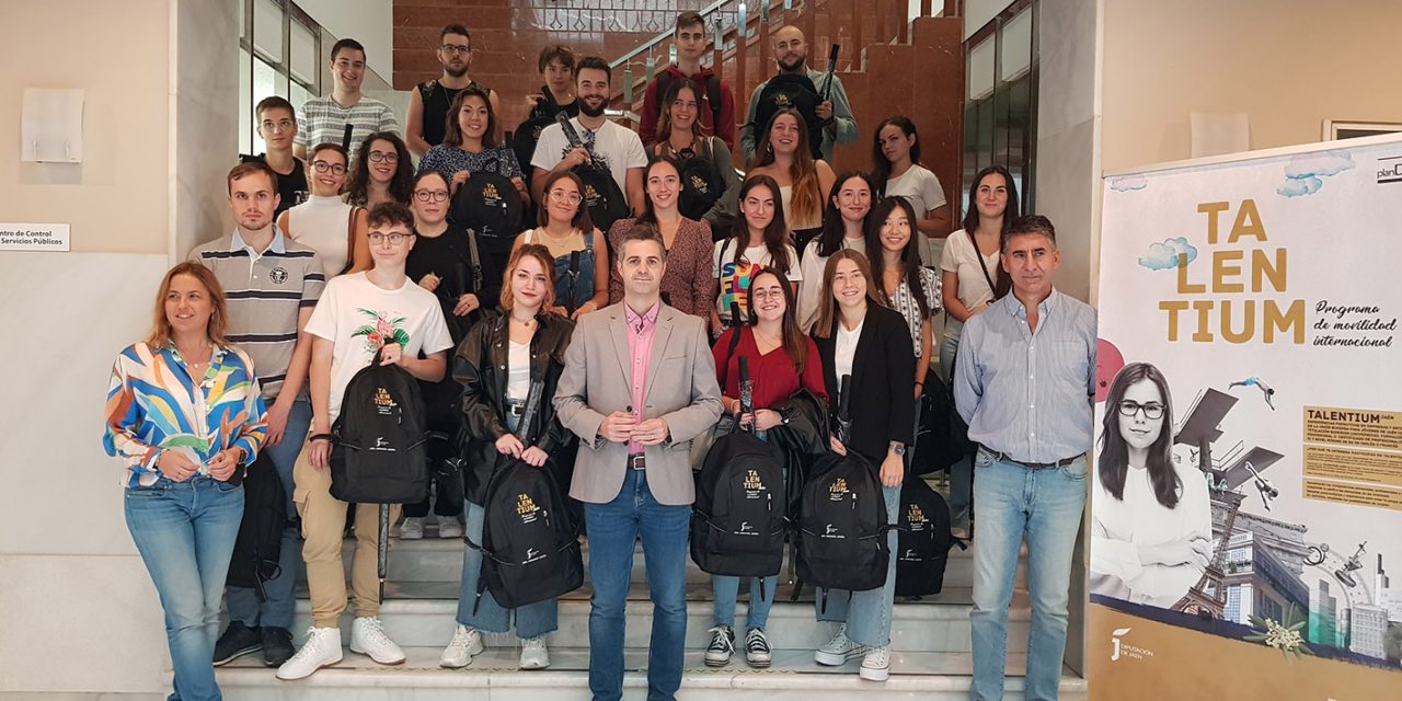 Un total de 25 jóvenes titulados de la provincia resultan beneficiarios de las becas Talentium de Diputación