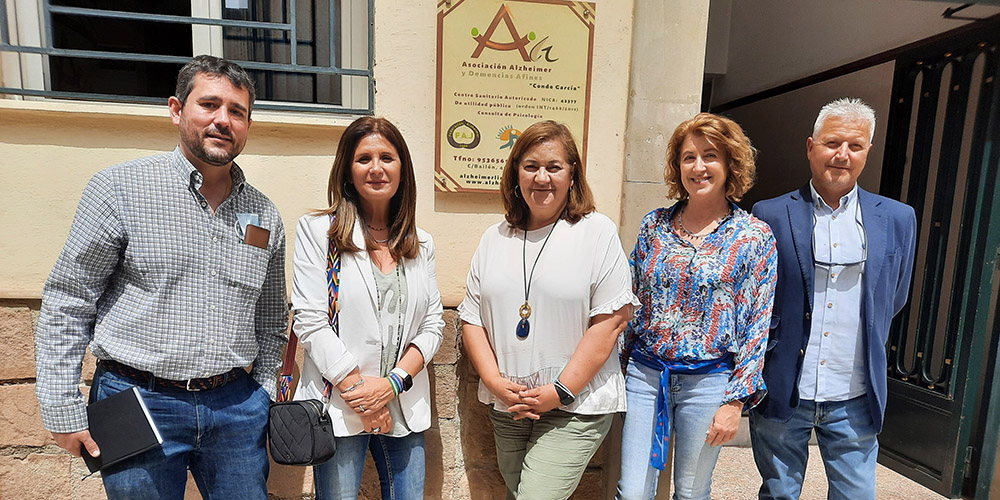 28M | Del Olmo pone en valor la labor de la Asociación Alzheimer ‘Conde García’