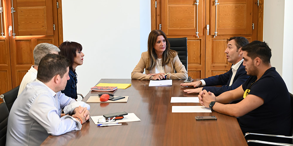 La alcaldesa se reúne con la Asociación ‘Hosteleros de Linares’