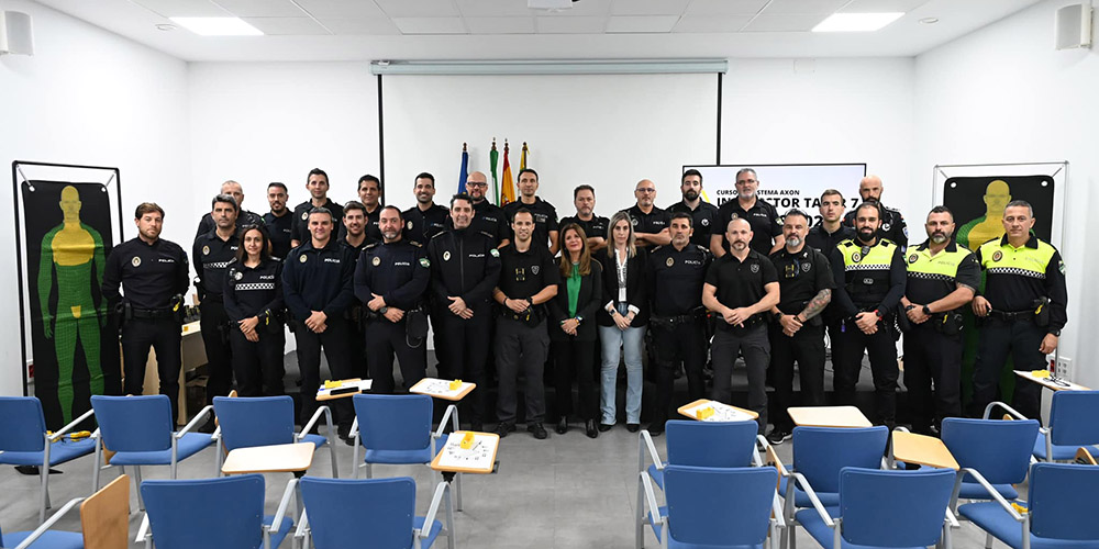 Cerca de treinta agentes se preparan en Linares en un Curso de Instructor Taser 7