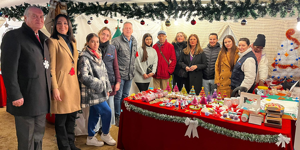 Apoyo Solidario en Linares: Mercadillo Navideño por una Buena Causa