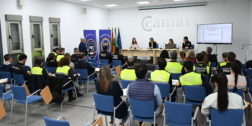 Cuerpos policiales se forman en Linares en la protección de menores y adolescentes frente a la violencia