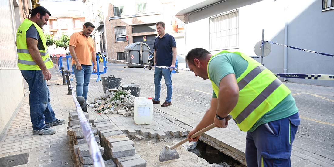 El ayuntamiento repara el hundimiento de la calle Zambrana